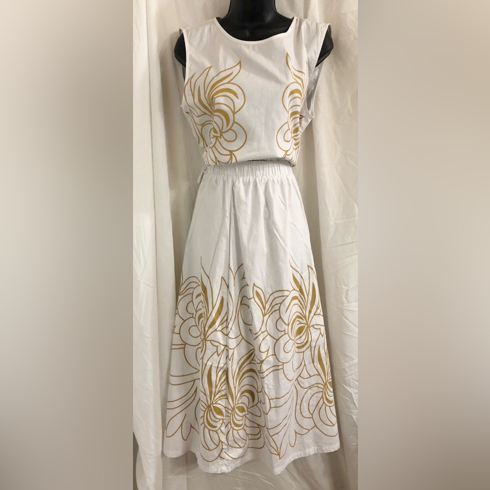 Avec les Filles 2piece white & gold drawstring hem blouse and billowy skirt set